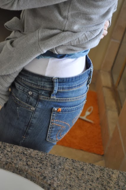 Easy-DIY-Fix-for-Loose-Jeans (1)